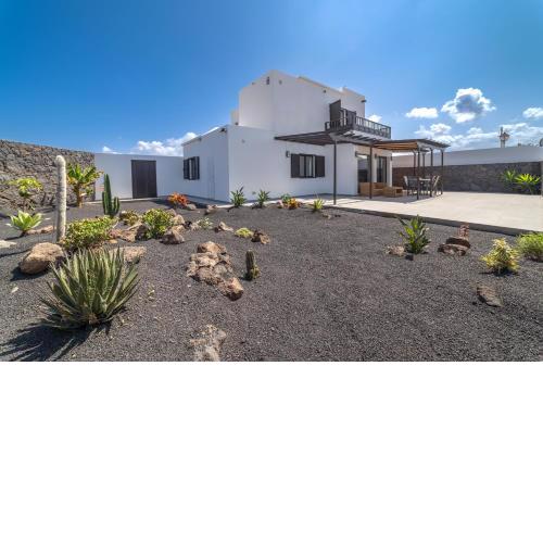 Casa OASIS DEL SOL, prívate villa in Playa Blanca