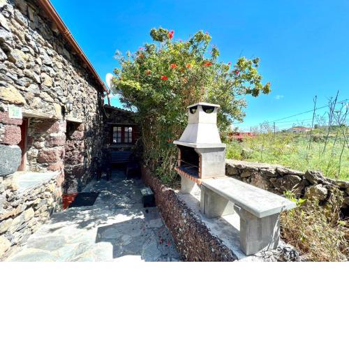 Casa rural con 2 dormitorios con altillo, barbacoa y preciosa vista