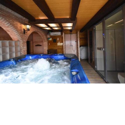 Casa rural de estilo rustico con SPA