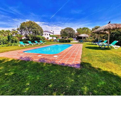 Casa rural exclusiva con 9 hab 16-25pax con piscina privada y BBQ cubierta
