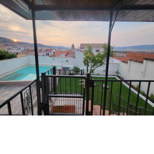 Casa Rural Oasis, una casa rural en Puertollano, agradable, con Piscina en zona tranquila
