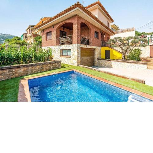 Casa rustica con piscina y jardin