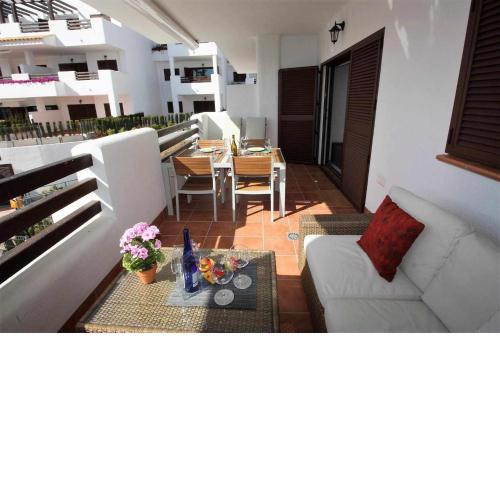 Casa Serena elegante apartamento con balcón y piscina comunitaria