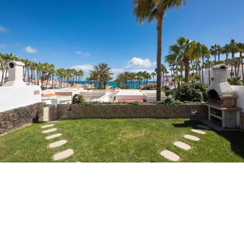 Casa Silvia, casa con jardín y vista al mar