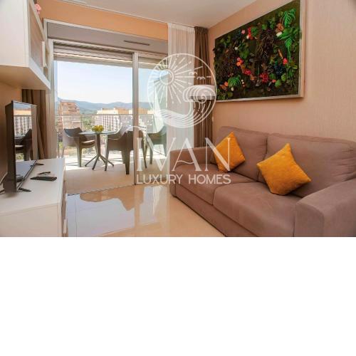 Casa TaniaIván Luxury Homes 5ª Suroeste 1ª Linea