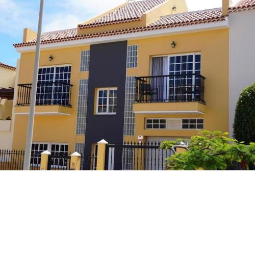 Casa Totalmente Renovada en Zona muy Tranquila!!! Vistas al Mar y Montaña