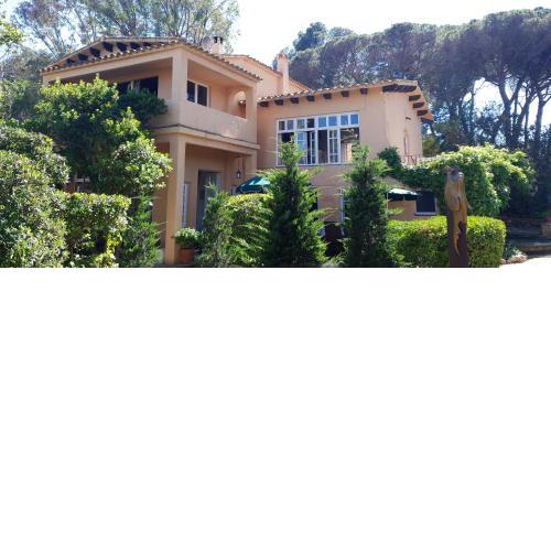 Casa única con jardín a 45 metros de la playa. BE
