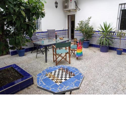 Casa Valientes B - Free private parking, patio, WiFi & AC