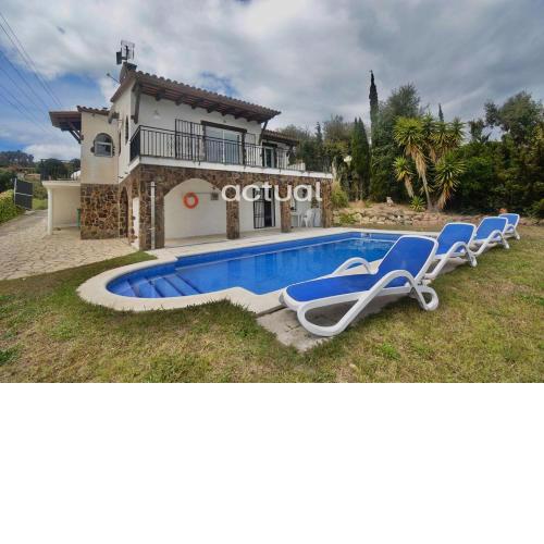 Casa Xiprers, 7 "Villa Santina"