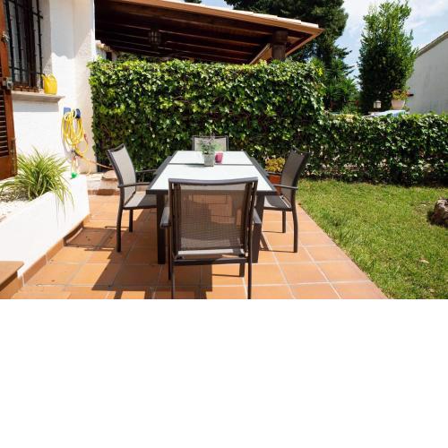 Cases Blanques 48 Casa con jardín privado