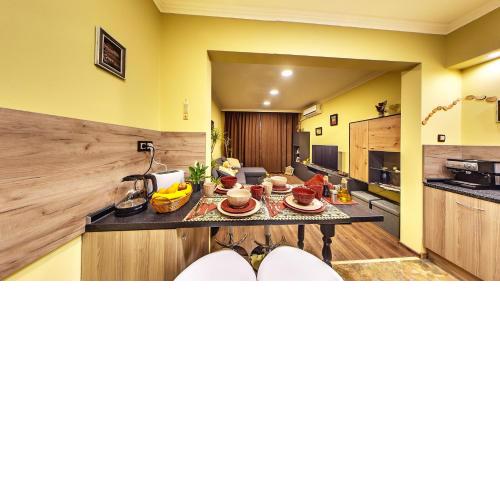Cattleya Luxury Garden Suite in City Center