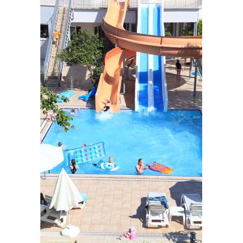 Catty Cats Garden Hotel