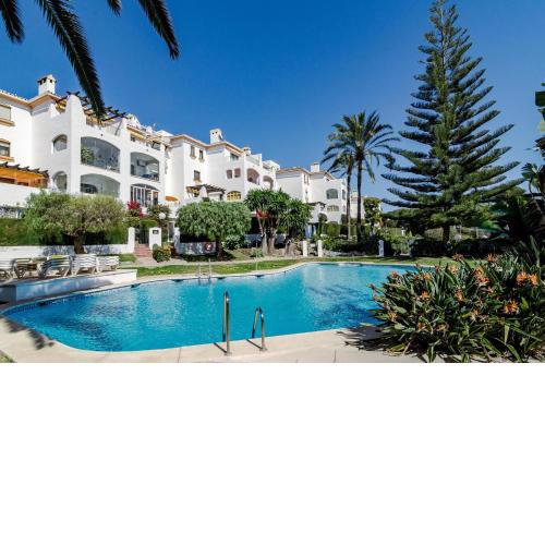 CB1- Sweet flat, shared pool in perfect location