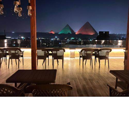 Celia Pyramids View inn