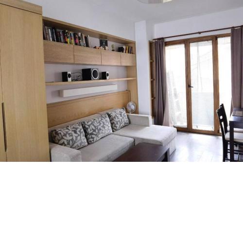 Cental and Quiet Penthouse with Jacuzzi
