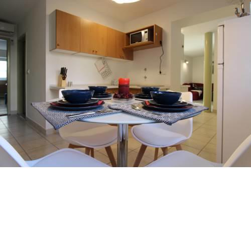 Center4BR Apartment***