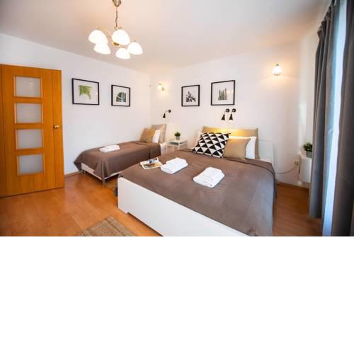 Central A/C apartment with large balcony