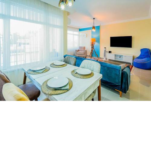 Central and Comfy Flat with Balcony in Muratpasa