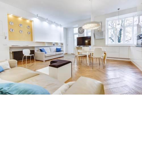 Central and Luxurious Beethovnova Apartment