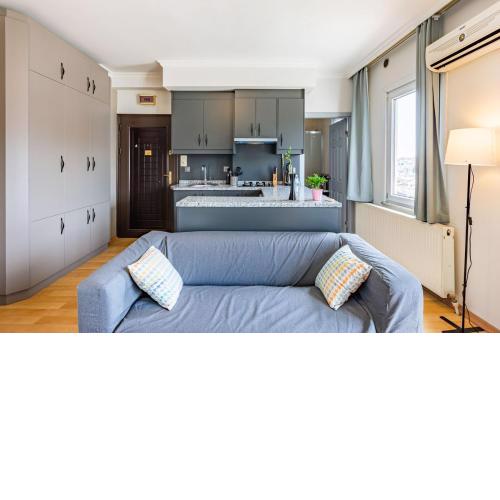 Central and Modern Flat with City View in Sisli