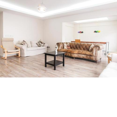 Central and Vibrant Flat with Balcony in Besiktas