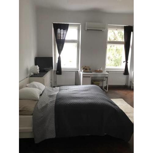 Central Apartment - Studio Kama