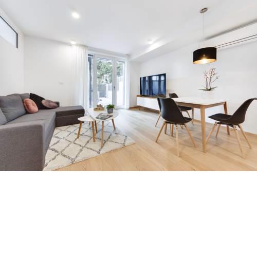 Central Apartment with Private Garage