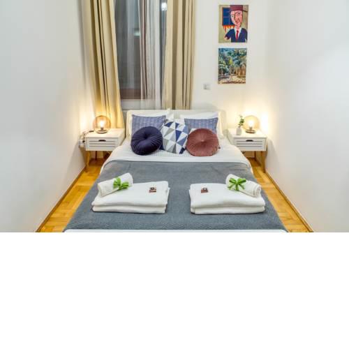 Central Artsy Two Bedrooms Apartment @Artisan