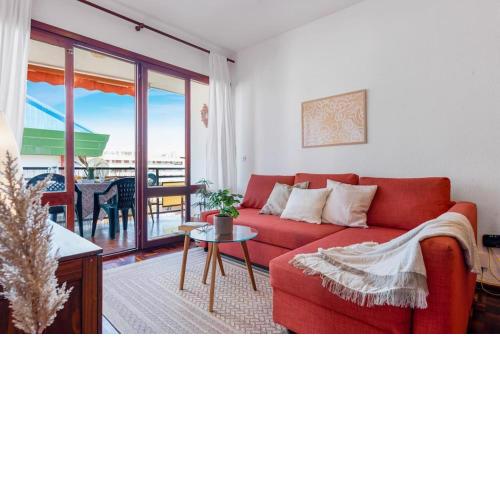 Central beach apartment with free parking and pool