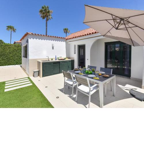Central bungalow with communal pool in Maspalomas