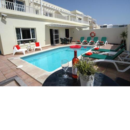 Central Costa Teguise Villa - 4 bedrooms - Villa Solea - Private Pool - Short Walk to Beach - Lanzarote