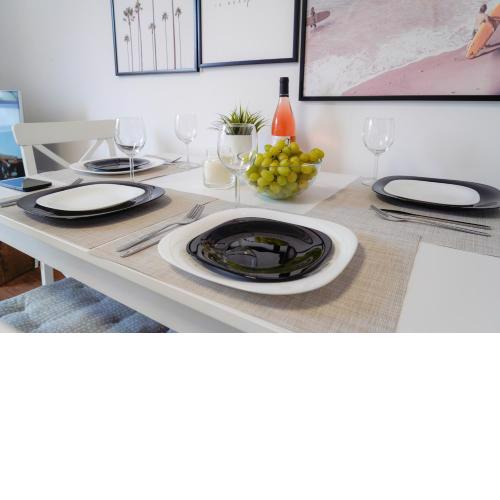 Central Cosy, Fully Renovated 2 BR Near the Cathedral
