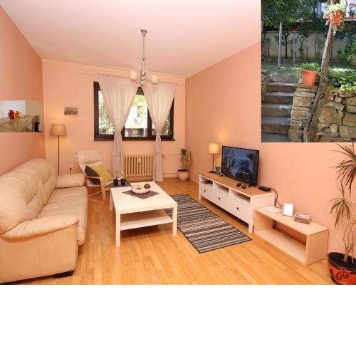Central Cozy HOME with Garden Next to Parking Free Wi-fi