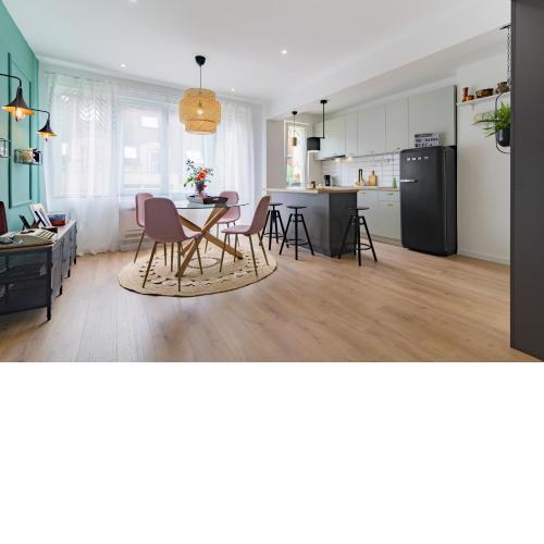Central flat 2BR and parking