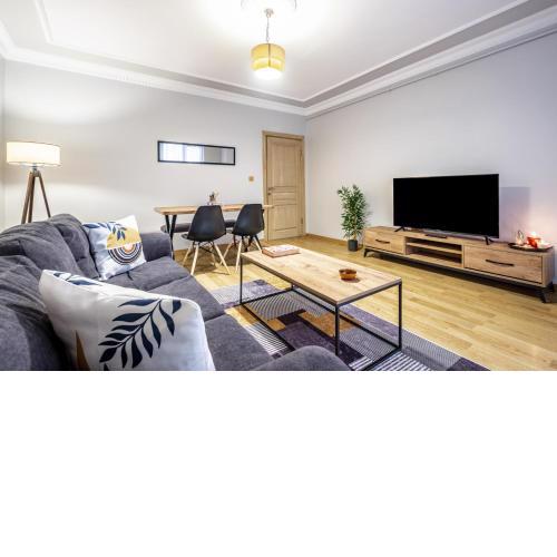 Central Flat near Shopping Malls in Kagithane