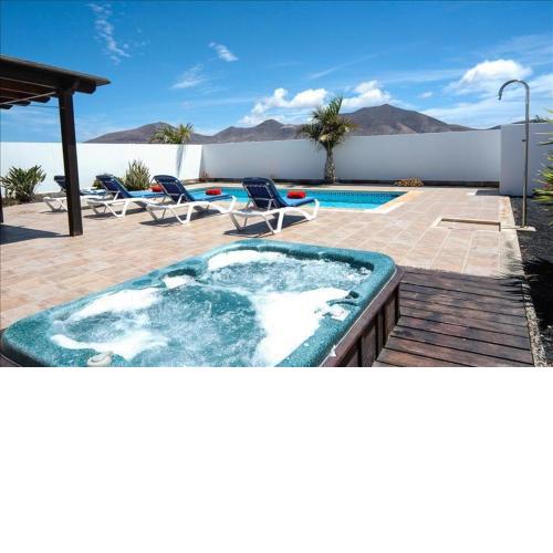 Central Lanzarote Villa - Private Pool & Hot Tub - Villa Serenidad Dos - Playa Blanca