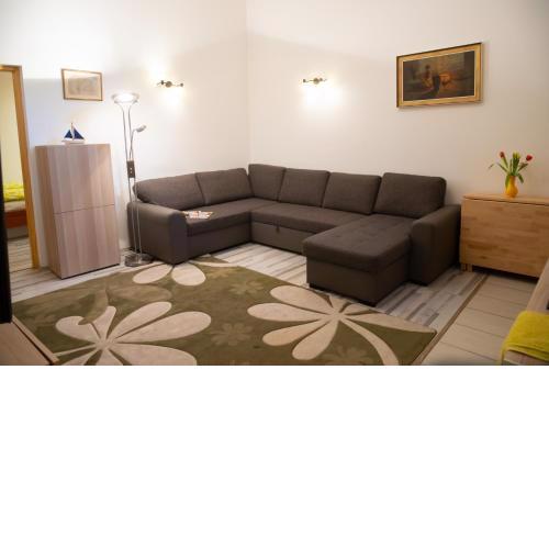 central modern flat for 2
