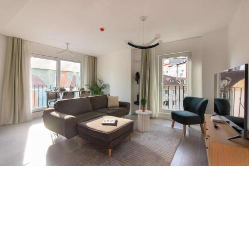 Central New 2BR Apartment w Parking #31