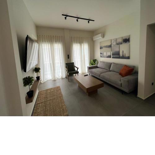 Central Pagrati 2 bdr apartment