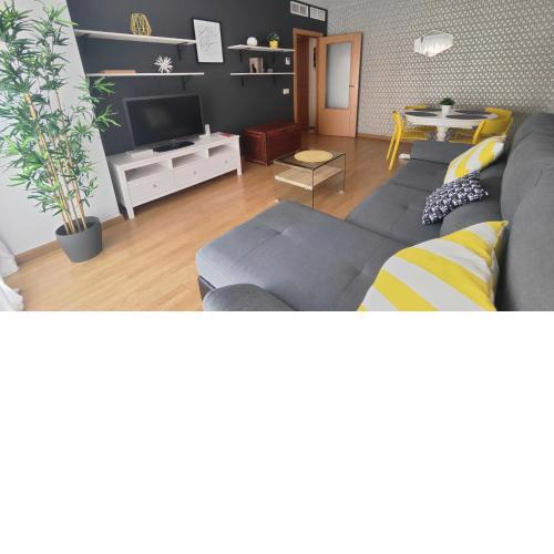 Central, quiet, all by hand and parking: your space.