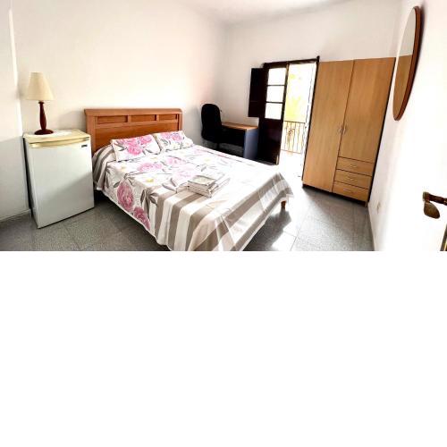 Central, quiet and comfortable room, breakfast