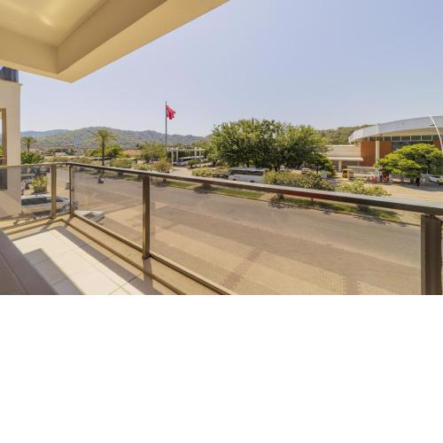 Central Roomy Flat w Balcony 7 min to Kemer Beach