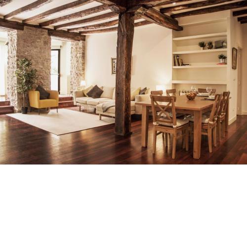 Central, Spacious and Authentic Family Apartment