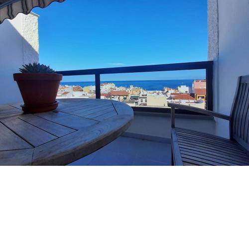 Central studio with sea view balcony!