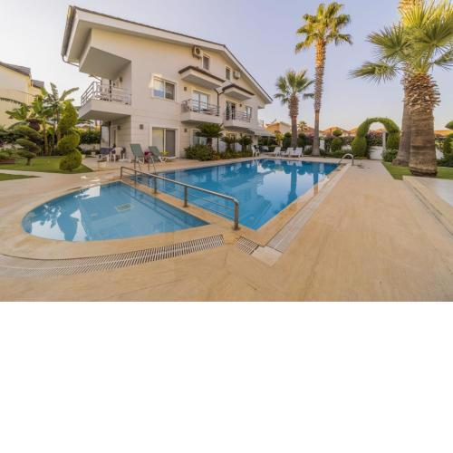 Central Villa with Garden and Pool in Kemer