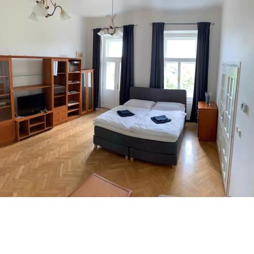 Centrally located 3BD home near National Museum