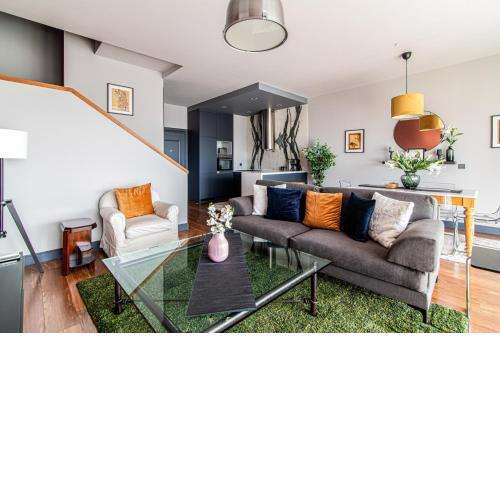 Centrally Located Flat with Balcony in Beyoglu