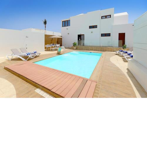 Centrally Located Puerto Del Carmen Villa - 4 Bedrooms - Villa Laya - Solar-Heated Pool - Walk to Beach & Restaurants
