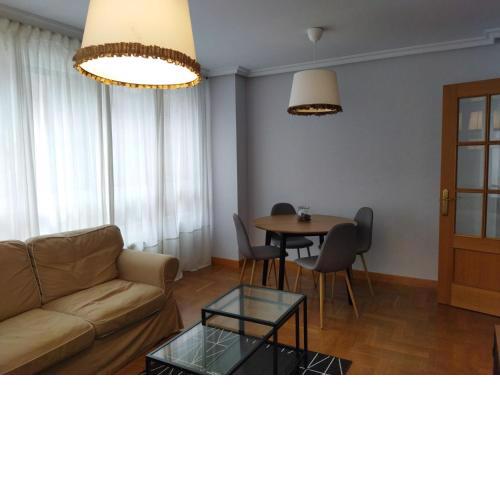 Céntrico apartamento Oviedo dos habitaciones Parking y wifi