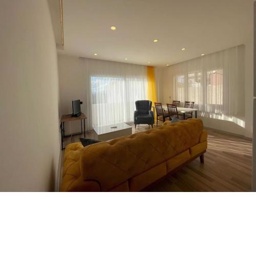 Çeşme Amfi Yellow